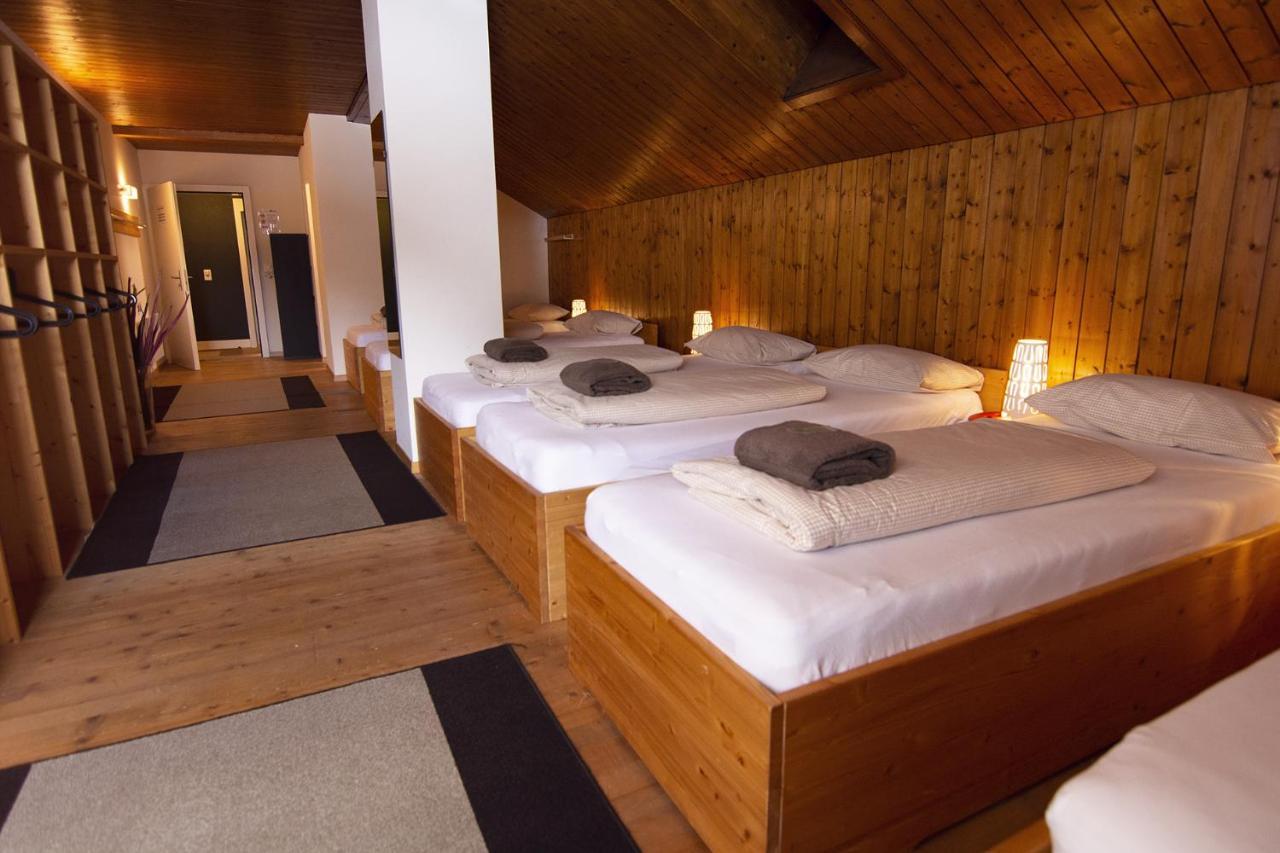 Sust Lodge Am Gotthard Хоспенталь Номер фото